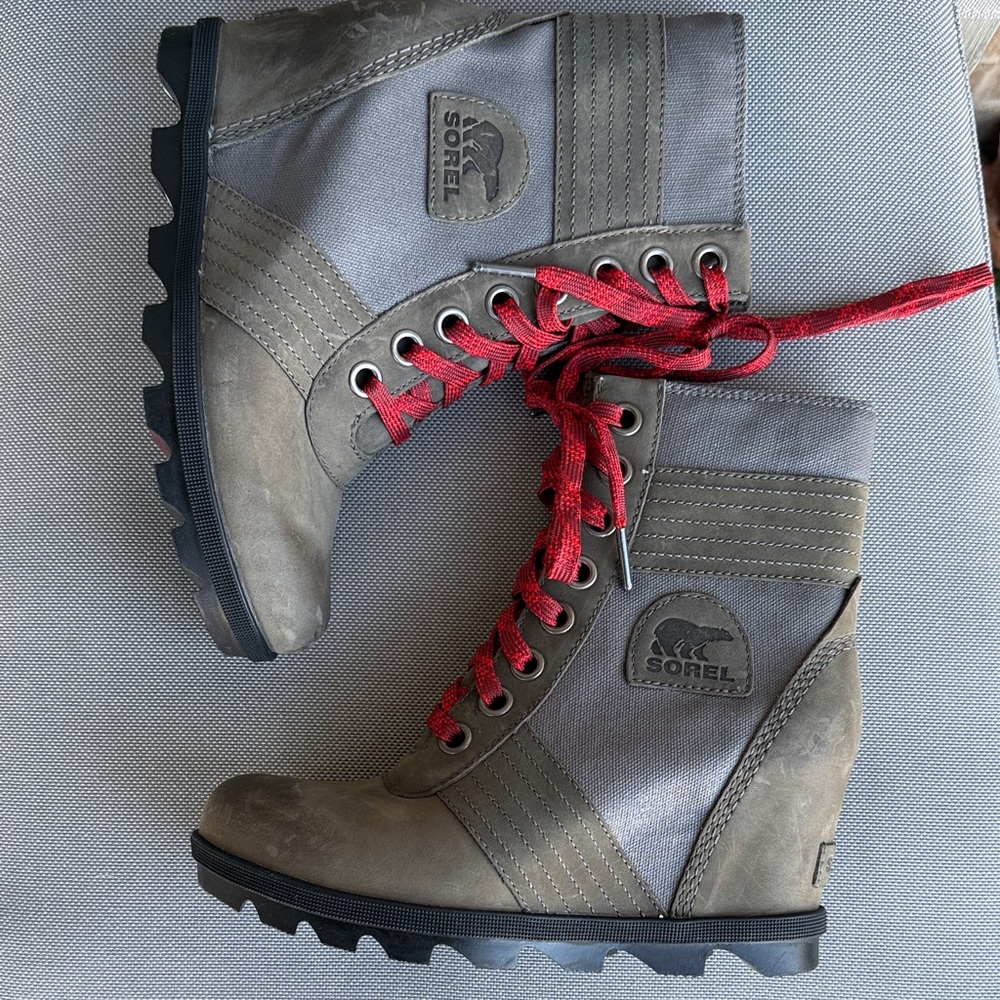 Sorel Lexie Women's Gray and Red Lace-Up Boots - Picture 10 of 11